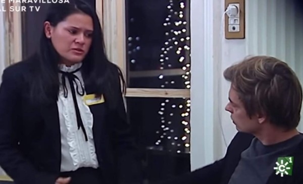 VIDEO: Carlos Baute defiende a camarera hondureña que es víctima de racismo