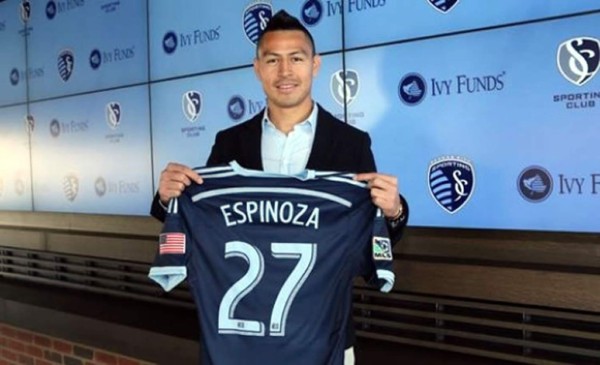 Oficial: Roger Espinoza vuelve al Sporting Kansas City
