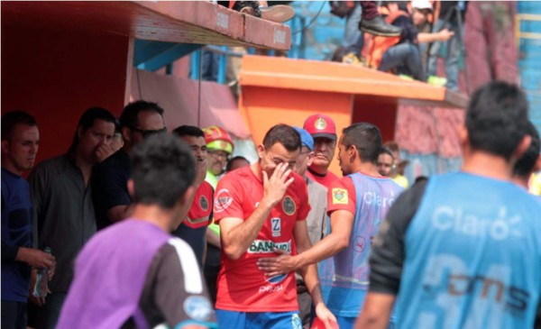 ¡Terrible! Hallan muerta a madre de Marco Pappa y el futbolista se entera en pleno partido