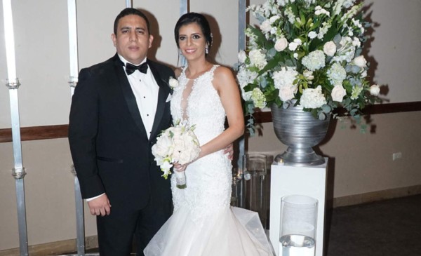 Júbilo por los nuevos esposos Juan y Fabiola