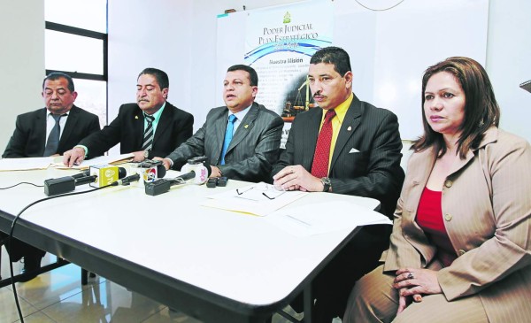 Depuración judicial en Honduras deja ya a 76 funcionarios separados