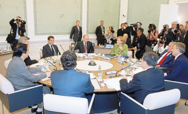 El G8 promete 60 mil millones de dólares contra las pandemias en Africa