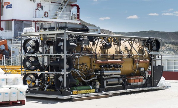 View of the U.S. Navy deep diving rescue vehicle, the Pressurized Rescue Module (PRM), mobilized to support the Argentine government's search and rescue efforts for the missing Argentine submarine ARA San Juan before being installed, in Comodoro Rivadavia on November 23, 2017. Argentina's navy confirmed Thursday that an unusual noise heard in the ocean near the last known position of a submarine appeared to be an explosion, dashing the last hopes of finding the vessel and its 44 crew members. / AFP PHOTO / PABLO VILLAGRA