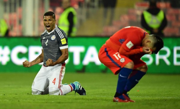 Paraguay golea de visita un Chile irreconocible y se mete en la pelea