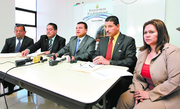 Jueces cuestionan acciones del Consejo de la Judicatura