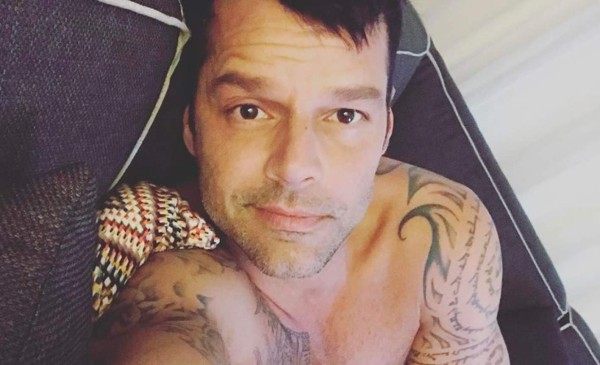 Ricky Martin muestra mucho en sexy foto, compartida por Penélope Cruz &nbsp;&nbsp;