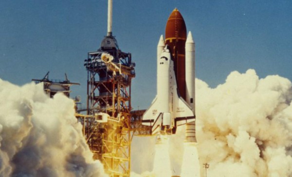 EUA rinde homenaje a astronautas del Challenger en el 30 aniversario de la tragedia
