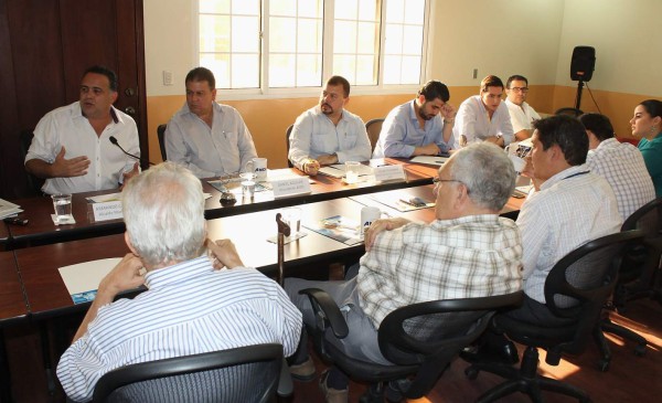 Calidonio expone a industriales el plan de ciudad