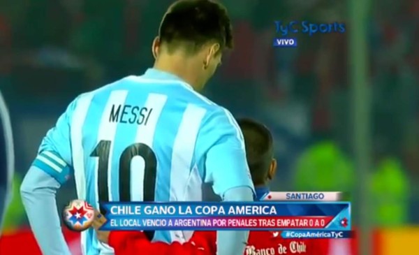 Niño recogepelotas se toma un selfie con Messi en celebración de Chile