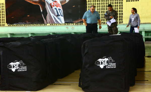 Llegan a San Pedro Sula 231 equipos para transmitir actas