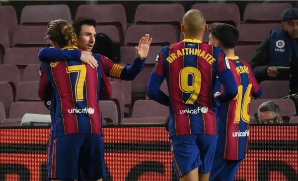 Un gol de Messi salva a un gris Barcelona contra el Levante