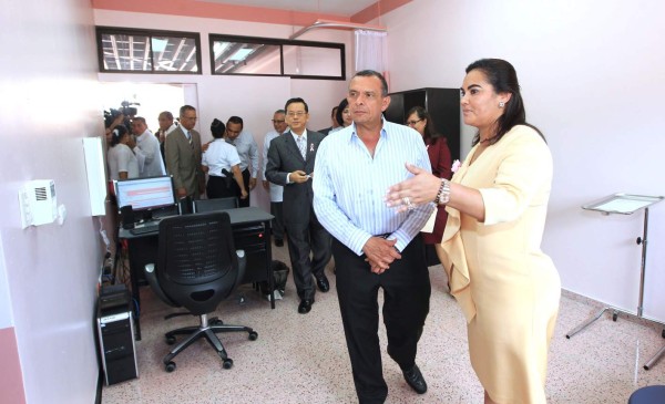 Pepe Lobo lamenta no poder celebrar Día de la Madre con 'su Rosa'