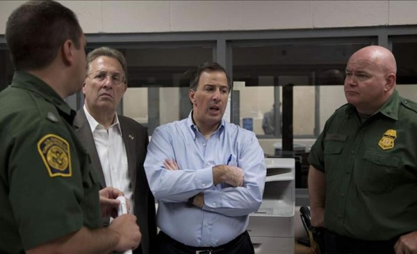 Primera dama de Honduras llega a la frontera con EUA