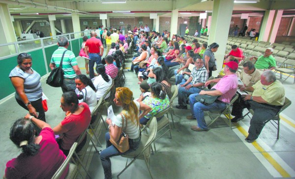 Docentes deberán decidir ya a qué colegio cotizan