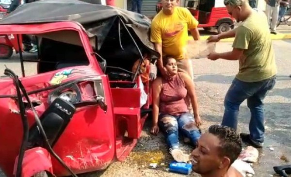 Tres heridos dejó accidente entre camión y mototaxi en Villanueva