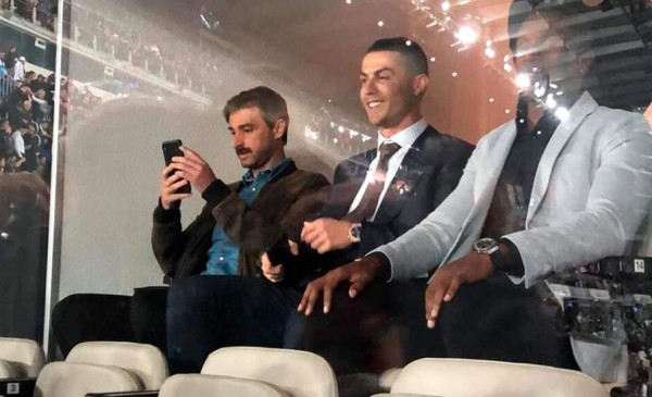 Cristiano Ronaldo, presente en el Bernabéu para apoyar al Real Madrid ante Barcelona