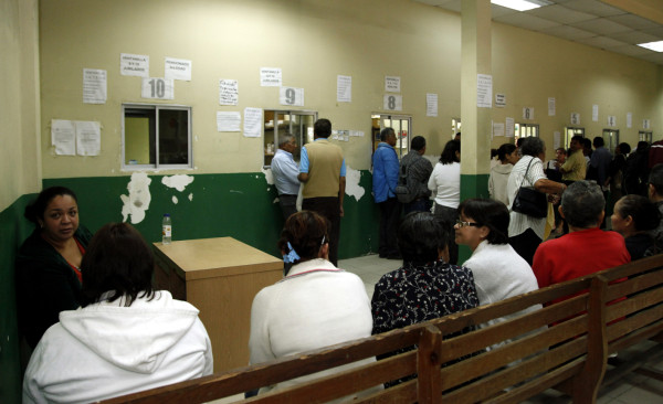 Desabastecido y con pésima atención opera el Seguro Social