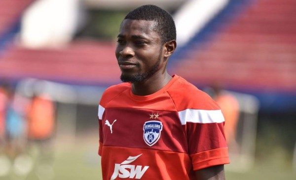 Roby Norales realiza prueba con club que disputará la Concachampions