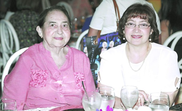 Noche en rosa por la futura heredera