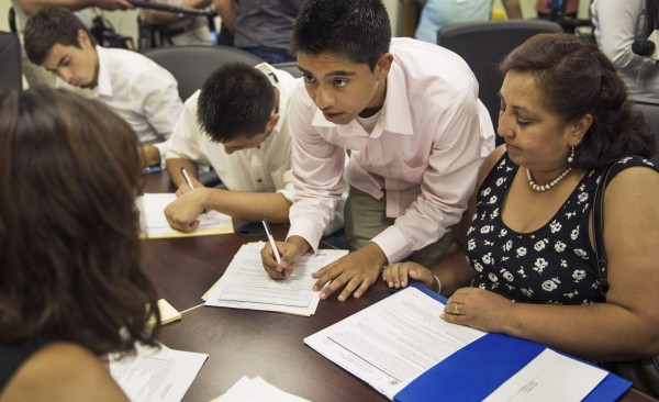 EUA renueva permisos a los estudiantes indocumentados