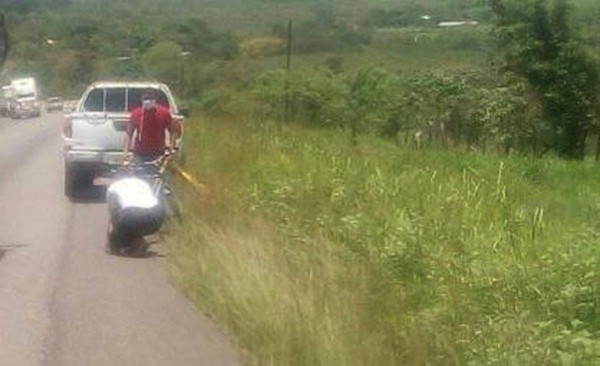 Encostalados hallan a dos hermanos