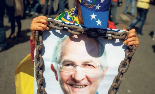Opositor Antonio Ledezma regresa al arresto domiciliario en Caracas