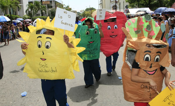Colorida fiesta cívica en honor a Honduras