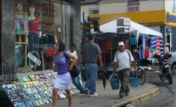 Vendedores se toman de nuevo tercera avenida de San Pedro Sula