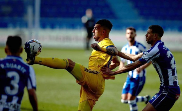 El Cádiz, sin 'Choco' Lozano, se lleva un punto de oro en su visita al Alavés