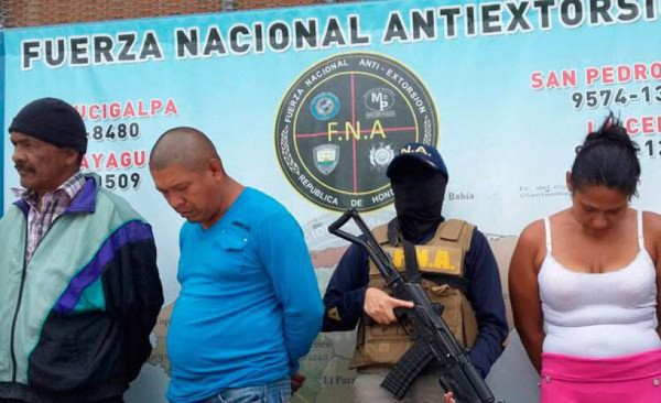 Capturan a tres supuestos extorsionadores en Tegucigalpa