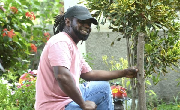 'Huir”, el conmovedor tema que Franoman dedica a los hondureños que emigran a Estados Unidos