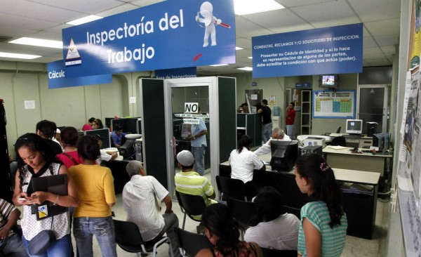 Menores acaparan empleos temporales de Navidad en San Pedro Sula