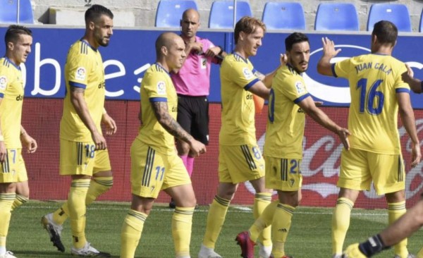 El Cádiz, sin 'Choco' Lozano, logra su primer triunfo en su regreso a la primera división de España