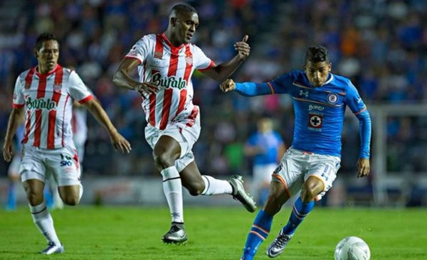 Beckeles y Necaxa sufren en el inicio del torneo en México