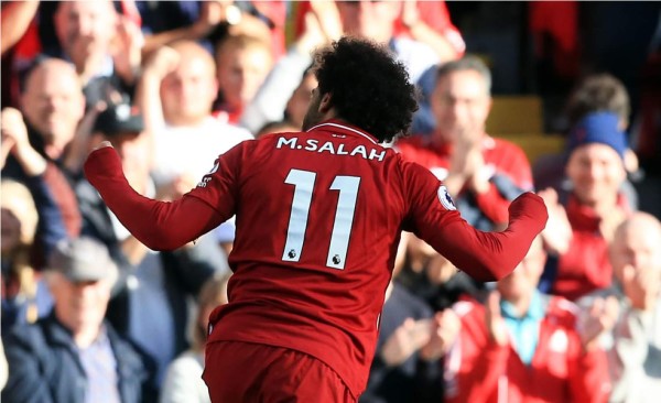 Liverpool sigue en racha y se sube al liderato de la Premier League