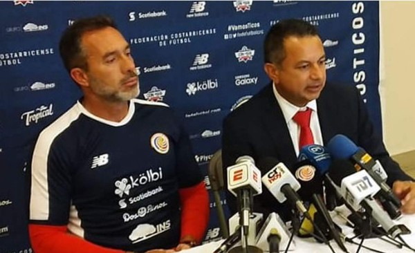 Gustavo Matosas anunció su renuncia en conferencia de prensa.