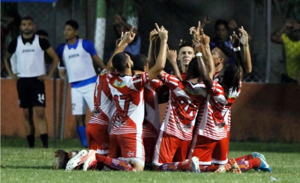 El Vida remontó y hundió más al Honduras Progreso