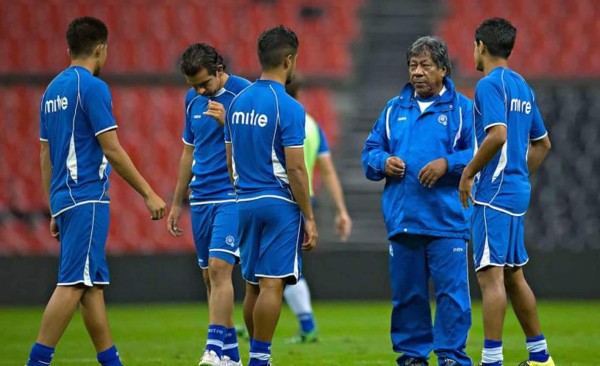 La preparación de los salvadoreños antes de ir al Azteca