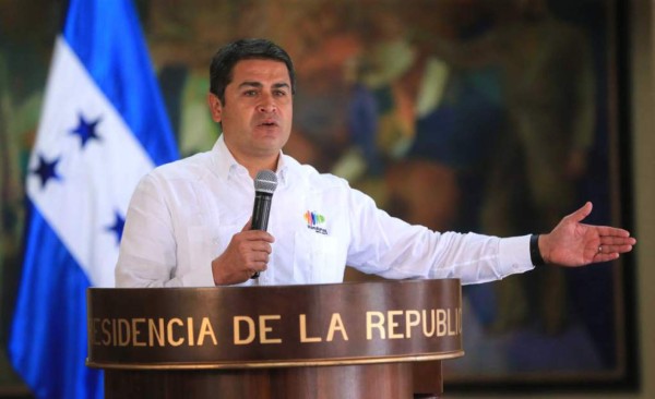 Presidente de Honduras da la bienvenida a los otros candidatos