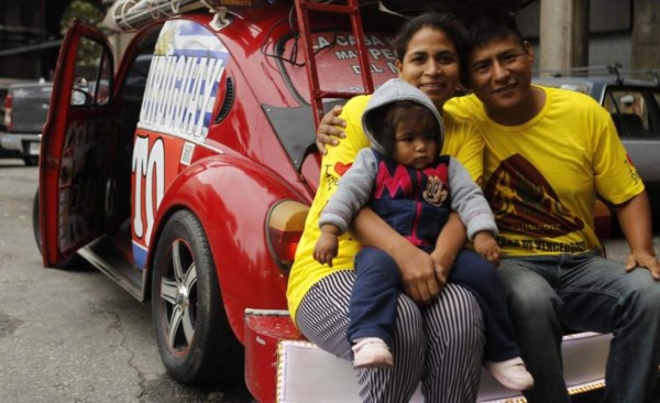 Familia peruana recorre América Latina en 'la casa rodante más pequeña del mundo'