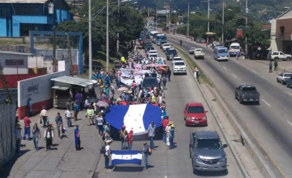 Marcha del padre Melo llega a Tegucigalpa