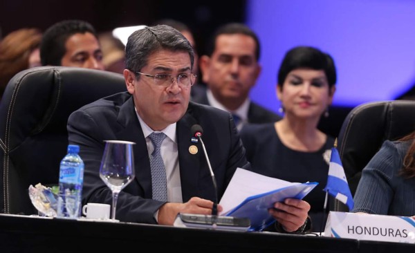 Presidente Hernández destaca éxito de Unión Aduanera en Cumbre del Sica