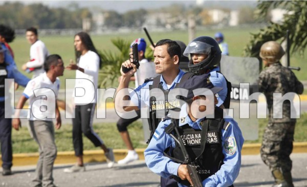 El enfrentamiento dejó varias personas heridas en la ciudad de San Pedro Sula, en la zona norte de Honduras.