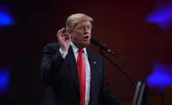 Trump se enfrenta a la CIA y a los republicanos al negar pirateo de Rusia