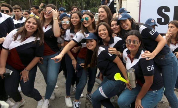 Algarabía por el último año escolar en la EIS