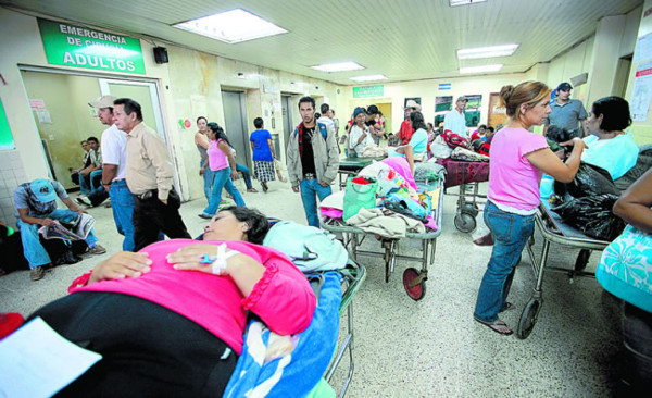 Dengue hace colapsar hospitales capitalinos