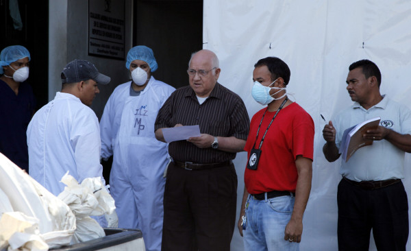 Entierran en fosa común 14 cuerpos sin reclamar en Atlántida