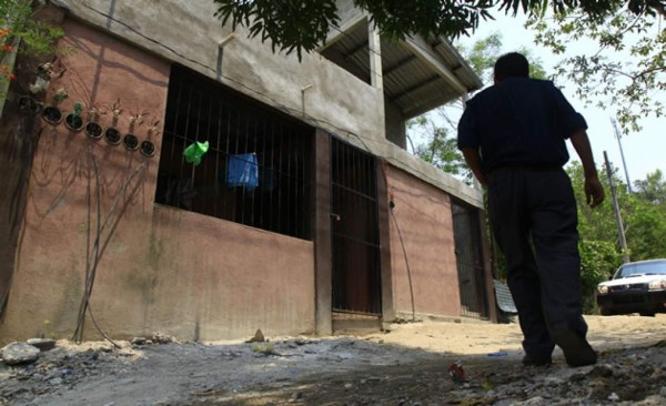Honduras: Banda de uniformados de policías mata a tres hermanos