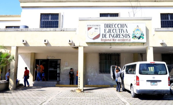 En la DEI comenzará este sábado la entrega de placas de vehículos