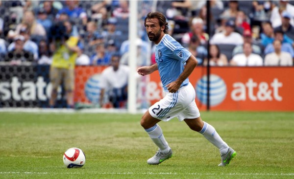 A Pirlo no le pasan los años: ¡golazo de vaselina!